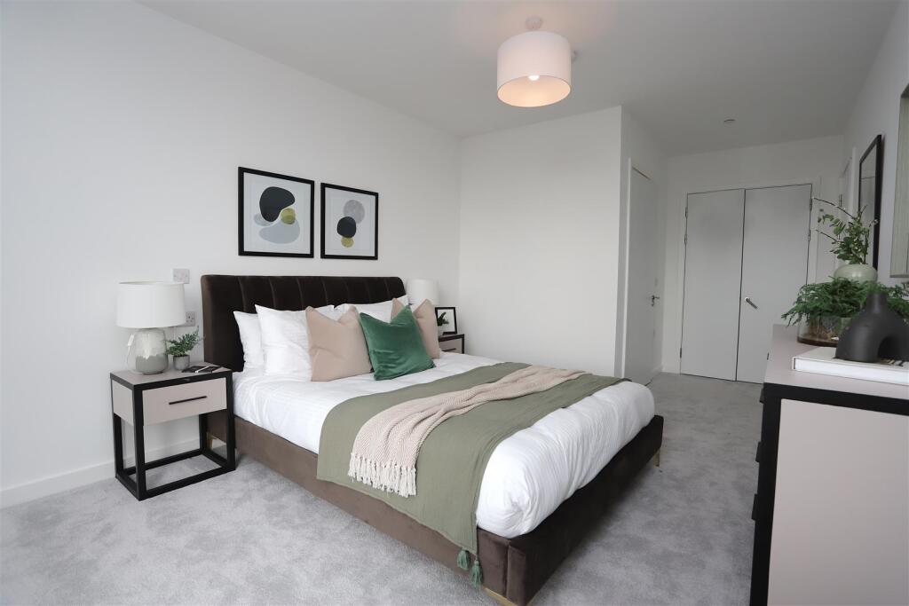 3 bedroom apartment for sale in Victoria House, East Piccadilly, M4